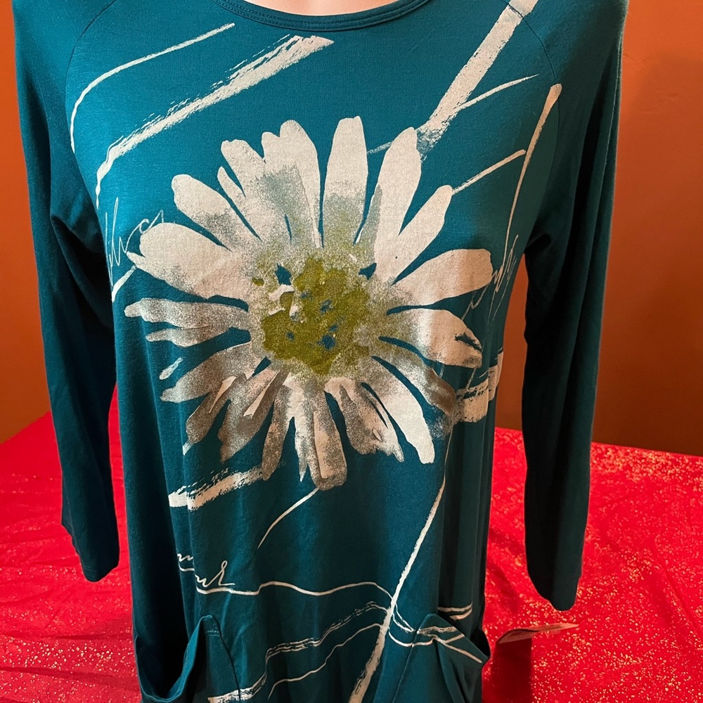 Jess and Jane DAISY shirt Small NWT